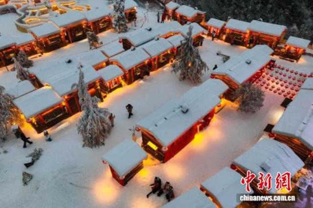 六盘水:“南国雪乡”吸引游客