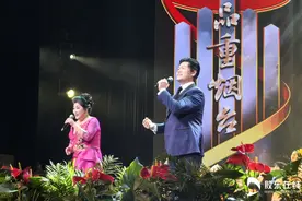 “向人民汇报”金钟之星艺术团烟台献艺 音乐盛宴点燃港城之夜图片