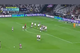 机智！科林蒂安门将把对方间接任意球故意漏入球门，此球无效图片