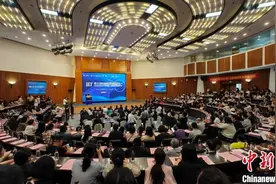 眼科界精英厦门共探行业创新发展 “华厦数智长城”启动图片