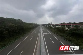 更优更安全！G4京港澳高速公路中央分隔带护栏提质改造完成图片