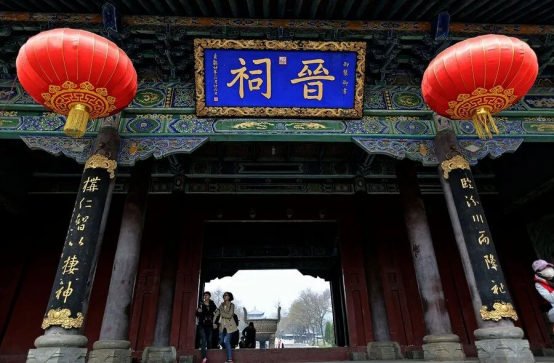 满眼“中国红”！太原的国庆氛围感拉满了~