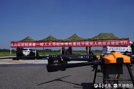 关停三年后，流亭机场又见飞机升空图片