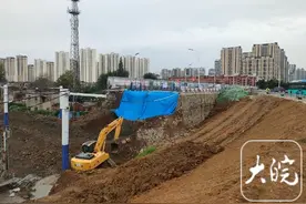 蚌埠这座淮河桥正在“装修”中图片