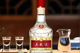 五粮液炮轰线上平台售假：鉴定的148瓶产品中14瓶假货来自某电商“百亿补贴”频道店铺图片