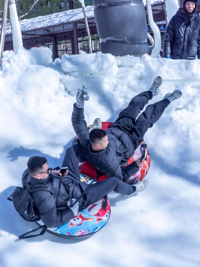 这个冬天，别再“猫冬”啦！300米超长滑道，来这开启嬉冰赏景的雪上之旅
