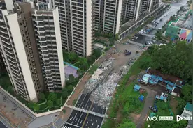 江门蓬江天著小区外建筑垃圾堆积如山，开发商回应：今天清完图片