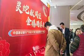 “去年参加银行黄金节已赚30%”，2025年黄金还会涨吗？图片