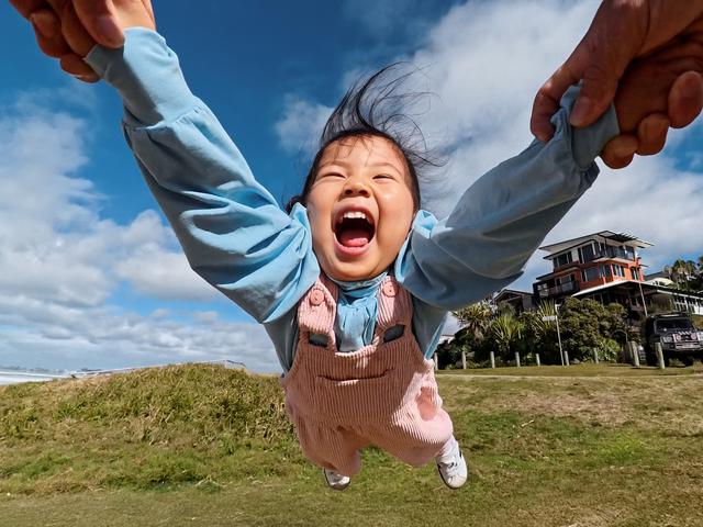 ​一年卖出 10 个亿，这是年轻人真正的「户外神器」