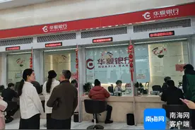 蛇年贺岁币钞火热兑换ing！市场活跃吸引年轻人跑步入场图片