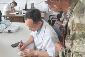骨折术前先行中医手法复位 ，六旬老汉术后第二天就能下地图片