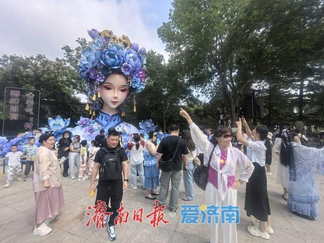 现代科技带来全新体验，“湖畔雨荷2.0”迁居北岸热度不减