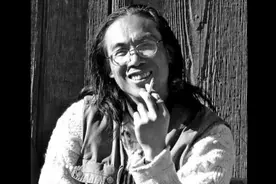 用他的歌词来悼念71岁音乐人陈哲：“鲜花曾告诉我你怎样走过”图片