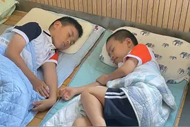 有的想睡有的装睡，中小学生的午休，怎么休息才科学图片