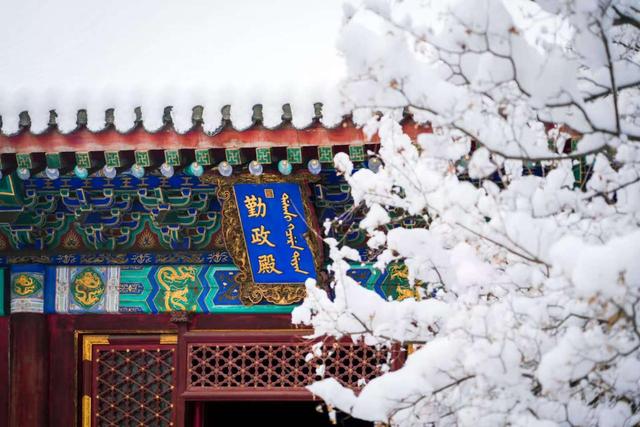 西山晴雪今犹在 香山美景入画来