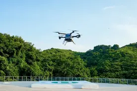 小鹏汇天分体式飞行汽车“陆地航母”实车首次亮相广州图片