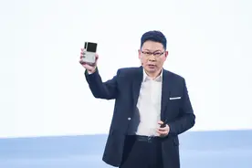 全面搭载“纯血鸿蒙”，全球首款“阔折叠”手机来了图片