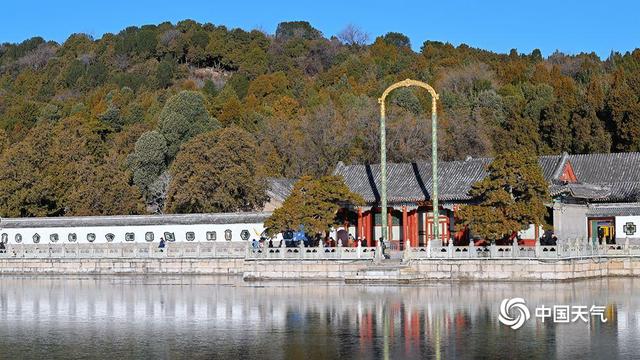 冰封时刻 北京颐和园昆明湖开启“镜面”模式