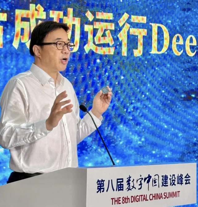 AI 芯片中星微启动 IPO：国产工艺，邓中翰任董事