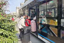 @成都高校师生 11条🚌返乡专线，不出校门踏上回家路图片