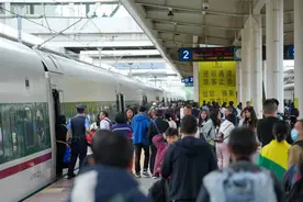 单日客流量创历史新高！平均1分钟有400人在成都坐火车图片