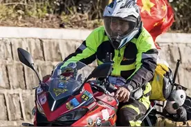 68岁退休环卫大爷摩旅中国：一人一车骑行5.7万公里，已走遍28个省份图片