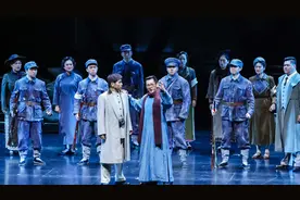 西岸大剧院迎来歌剧《义勇军进行曲》，红色音符代代相传图片