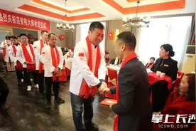 湘菜大师直播教网友做菜成网红，8名“铁粉”来长拜师学艺图片
