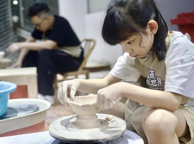 活力中国调研行∣德化顺美陶瓷文化世界：让千年瓷韵焕发新活力