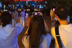 人人人都在拍！武汉水边氛围感拉满图片