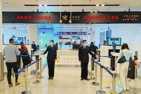 烟台蓬莱国际机场实施过境免签可停留240小时新政首日——59位韩国旅客抢先免签入境图片