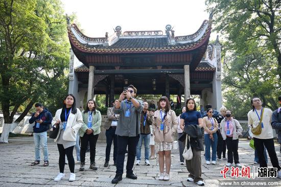海外媒体探访岳麓书院 感受长沙文化底蕴