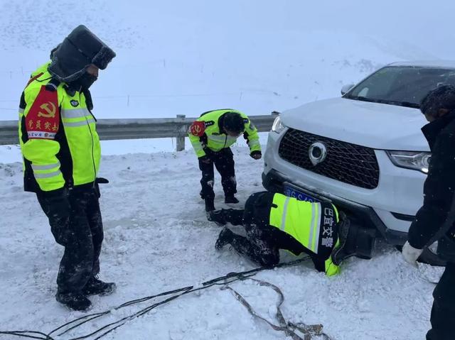 “此生必驾318”？先敬这群“与风雪掰手腕”的人！