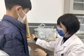 中医儿科门诊“生长贴”受欢迎，专家提醒要规范贴敷图片