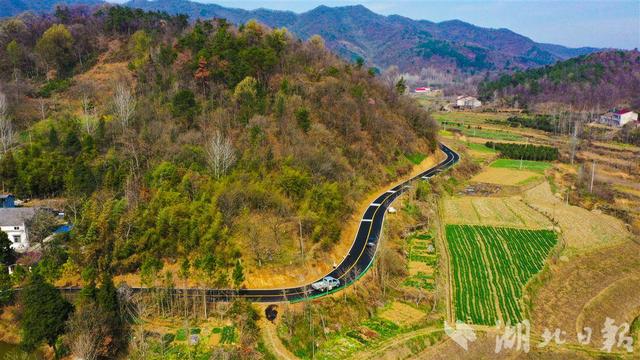 一线串景吸引千万游客 随州“心形”公路画圆