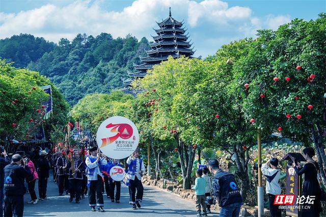 【每日一图@湖南】在通道皇都侗文化村，遇见最炫民族风村庆
