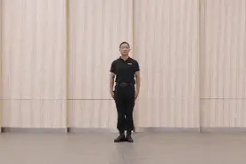 来跟“尖兵”学独（伸）门（缩）绝（警）技图片