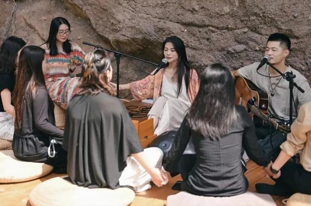 安纳班纳·泰宁 | 在时间的褶皱里，呼吸一场丹霞旧梦