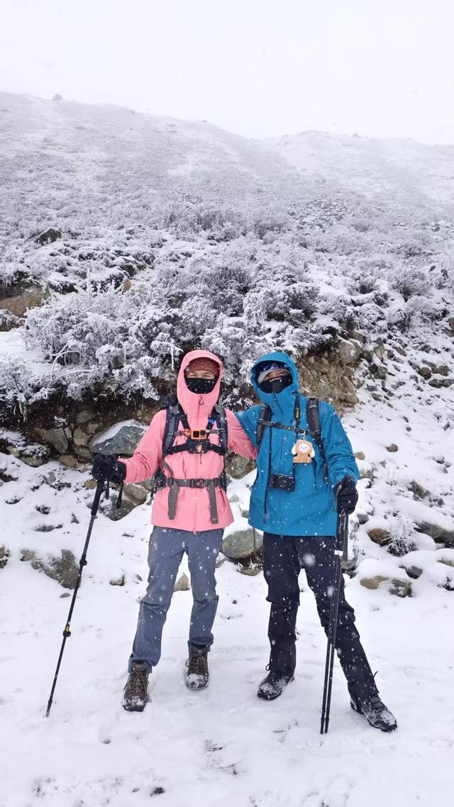 23岁硕士生徒步“网红冰川”遇难 户外领队：协助家属处理后事，暂停组织户外活动