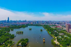 到2025年，济南规模以上工业营业收入突破1万亿元图片