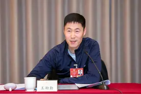 刘国梁辞去中国乒协主席，王励勤当选新任主席，马龙任副主席图片