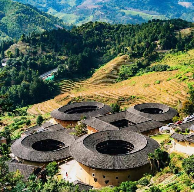 壹点号·热评｜逆向旅游，在“边缘城市”寻找最真实的烟火