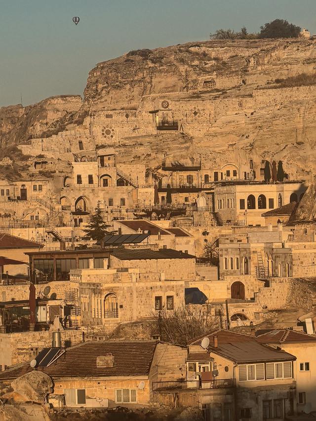 晚潮｜卡帕多奇亚晨光中的焰舞