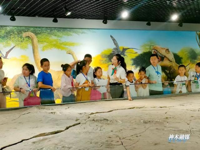 神木：暑期旅游热 文明入人心