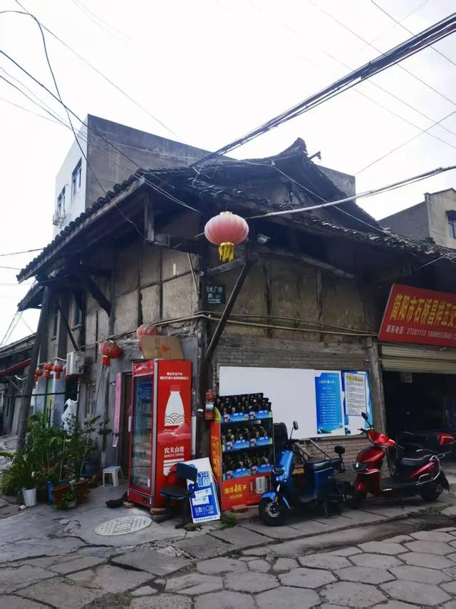 穿越龙泉山，发现一个「活的」老场镇