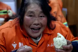 衢州江山推出免费爱心早餐， 每天20余名环卫工人受益视频封面