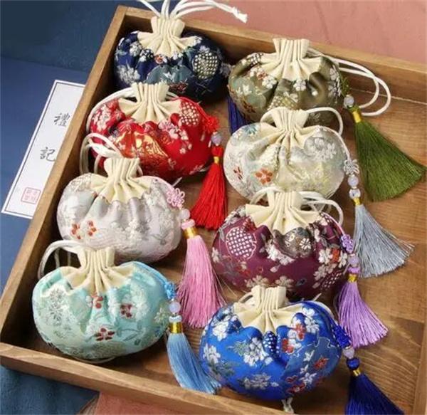 秋色满城 历下有约丨第42届千佛山“九月九”重阳山会温暖启幕，续写泉城非遗新篇