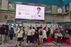 今天玩个“谐音梗”：除了“爱妻”“爱吃”，更要“爱膝”！图片