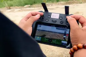 低空智能网联中心启用首日“亮剑”  连云港海州无人机巡航织密秸秆禁烧“天网”图片