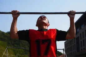 371个单杠卷身上！他是这次比武中最耀眼的“星”图片